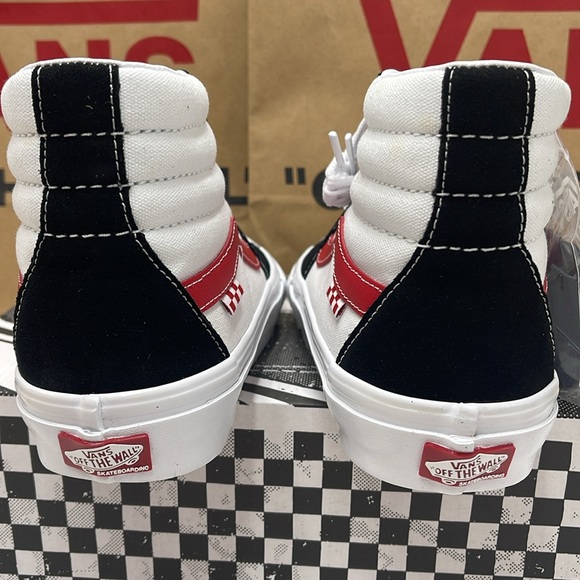 Vans Men’s Skate Sk8-Hi
Athletic Black/Red
VN0A5FCC458 Sneakers - Picture 13 of 16